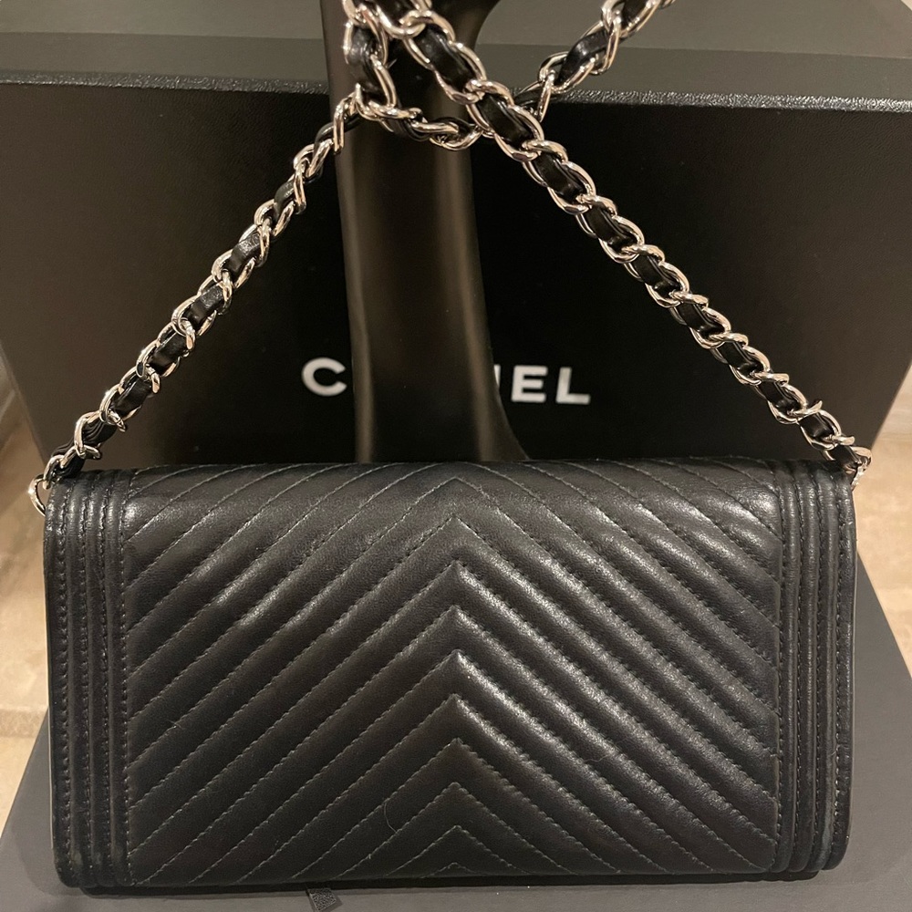 🔥Chanel Chevron Boy WOC 🔥 - Picture 4 of 9